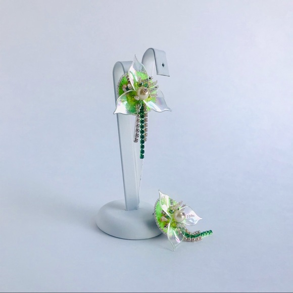 Floral stud earrings with crystal chain pendant - Picture 1 of 10